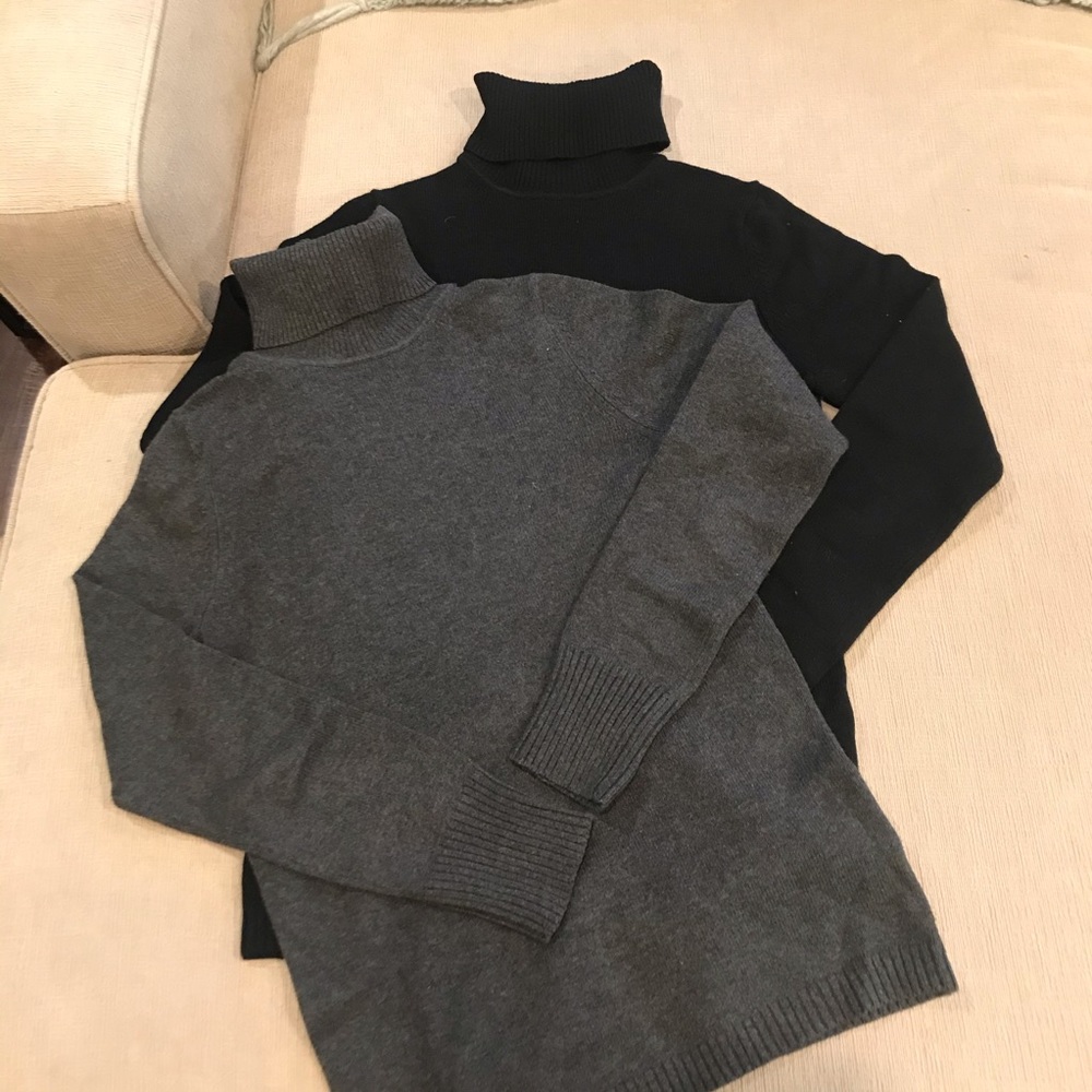Two GAP turtlenecks